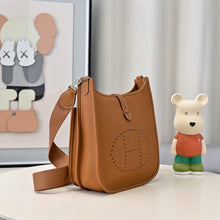 Load image into Gallery viewer, HM148 Hermes Evelyne TPM/PM