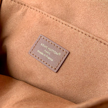 Load image into Gallery viewer, LB1601 LV Pochette Métis East West / HIGHEST QUALITY VERSION / 21.5 × 13.5 × 6 cm