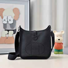 Load image into Gallery viewer, HM142 Hermes Evelyne TPM/PM