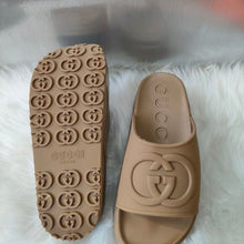 Load image into Gallery viewer, SE1143 Women's Interlocking G Slide Sandal / Size5-11