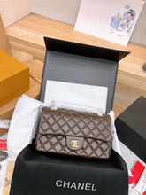 Load image into Gallery viewer, CC862 Classic Handbag / 6 × 9.9 × 2.5 in