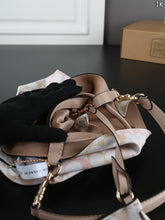 Load image into Gallery viewer, COH002 COACH Rowan Bucket Bag / 21 x 21 cm