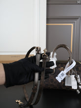 Load image into Gallery viewer, COH006 COACH Rowan 17 Boston Bag / 17 x 12 cm