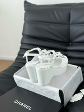 Load image into Gallery viewer, SE1396 CC Sandals / Size5-10