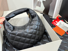 Load image into Gallery viewer, YSK Saint Laurent Quilted Leather Shoulder Bag / 26 x 16 cm