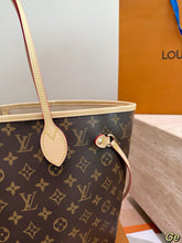 Load image into Gallery viewer, LB1456 Louis Vuitton Neverfull MM Tote / Monogram Canvas / 31 x 28 cm