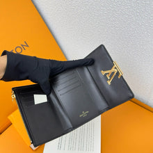 Load image into Gallery viewer, LB1212 Capucines Compact Maxi Wallet / 5.3 x 3.7 x 1.2 inches