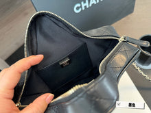 Load image into Gallery viewer, CC877 Star Handbag / 8.8 × 8.8 × 2.3 in