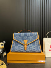 Load image into Gallery viewer, LB1214 Messenger Bag / 15x9.8x2.7inch