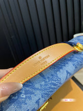 Load image into Gallery viewer, LB1214 Messenger Bag / 15x9.8x2.7inch