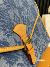 Load image into Gallery viewer, LB1214 Messenger Bag / 15x9.8x2.7inch