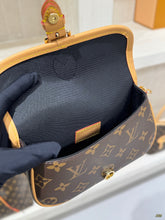 Load image into Gallery viewer, LB1458 LV Nano Diane Bag / 19 x 10.5 x 6 cm