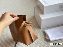 Load image into Gallery viewer, LWE033 Flamenco Purse Bucket / 9.4x7.8x6.3inch