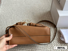 Load image into Gallery viewer, LWE033 Flamenco Purse Bucket / 9.4x7.8x6.3inch