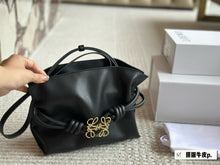 Load image into Gallery viewer, LWE033 Flamenco Purse Bucket / 9.4x7.8x6.3inch