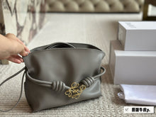 Load image into Gallery viewer, LWE033 Flamenco Purse Bucket / 9.4x7.8x6.3inch