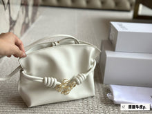 Load image into Gallery viewer, LWE033 Flamenco Purse Bucket / 9.4x7.8x6.3inch