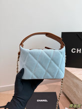 Load image into Gallery viewer, CC1405 Chanel 25A Haze Blue Vanity Case / 16cm