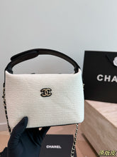 Load image into Gallery viewer, CC1406 Chanel 25A Vanity Case / Bouclé & Leather / 16cm
