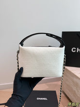 Load image into Gallery viewer, CC1406 Chanel 25A Vanity Case / Bouclé & Leather / 16cm