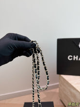 Load image into Gallery viewer, CC1406 Chanel 25A Vanity Case / Bouclé & Leather / 16cm