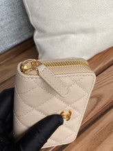 Load image into Gallery viewer, CC967 Classic Zipped Coin Purse / 2.9 × 4.3 × 0.8 in