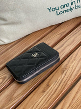 Load image into Gallery viewer, CC966 Classic Zipped Coin Purse / 2.9 × 4.3 × 0.8 in