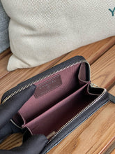 Load image into Gallery viewer, CC966 Classic Zipped Coin Purse / 2.9 × 4.3 × 0.8 in