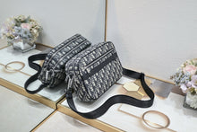 Load image into Gallery viewer, MBG070 Mini/Small Safari Bag with Strap