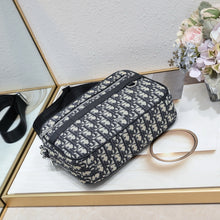 Load image into Gallery viewer, MBG070 Mini/Small Safari Bag with Strap