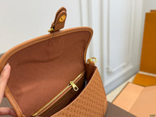 Load image into Gallery viewer, LB1460 LV Diane Baguette Bag / 25 x 15 cm