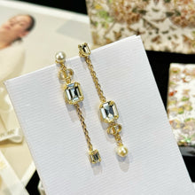 Load image into Gallery viewer, JW915 Petit CD Earrings