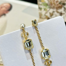 Load image into Gallery viewer, JW915 Petit CD Earrings