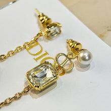 Load image into Gallery viewer, JW915 Petit CD Earrings