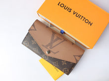 Load image into Gallery viewer, LB1462 Louis Vuitton Sarah Wallet / 19 x 10.5 x 2 cm