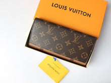 Load image into Gallery viewer, LB1462 Louis Vuitton Sarah Wallet / 19 x 10.5 x 2 cm