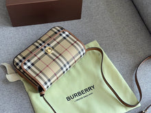 Load image into Gallery viewer, BUR119 Hampshire Bag / 7.8 x 1.8 x 5.3in