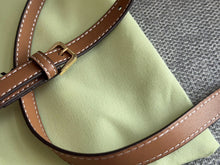 Load image into Gallery viewer, BUR119 Hampshire Bag / 7.8 x 1.8 x 5.3in