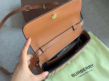 Load image into Gallery viewer, BUR119 Hampshire Bag / 7.8 x 1.8 x 5.3in