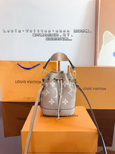 Load image into Gallery viewer, LB1050 Nano Noé / 5.1 x 6.3 x 3.9 inches