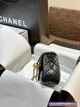 Load image into Gallery viewer, CC1016 Mini Classic Handbag / 5.3 × 6.6 × 3.1 in