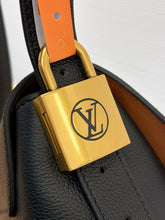 Load image into Gallery viewer, LB1221 Low Key Messenger / 11.8 x 7.1 x 4.7 inches / HIGHEST QUALITY VERSION