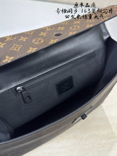 Load image into Gallery viewer, LB1465 Louis Vuitton Robusto Briefcase / 40 x 28 x 10 cm