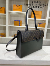 Load image into Gallery viewer, LB1466 Louis Vuitton Robusto Briefcase / 40 x 28 x 10 cm