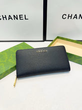 Load image into Gallery viewer, GC621 Zip Around Wallet with Gucci Script / 7.8"W x 5"H x 1.6"D