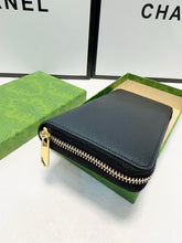 Load image into Gallery viewer, GC621 Zip Around Wallet with Gucci Script / 7.8"W x 5"H x 1.6"D