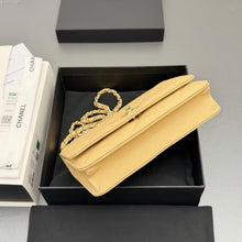 Load image into Gallery viewer, CC1419 Chanel Handle WOC / HIGHEST QUALITY VERSION / 19.5 x 12 x 3.5 cm
