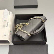 Load image into Gallery viewer, CC1421 Chanel Handle WOC / HIGHEST QUALITY VERSION / 19.5 x 12 x 3.5 cm