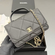 Load image into Gallery viewer, CC1421 Chanel Handle WOC / HIGHEST QUALITY VERSION / 19.5 x 12 x 3.5 cm
