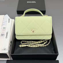 Load image into Gallery viewer, CC1423 Chanel Handle WOC / HIGHEST QUALITY VERSION / 19.5 x 12 x 3.5 cm